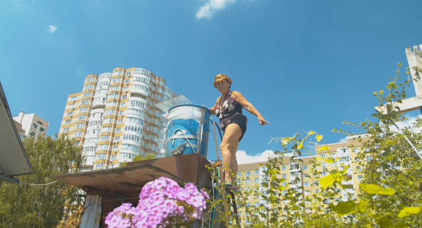 Still image from Flowers of Ukraine.